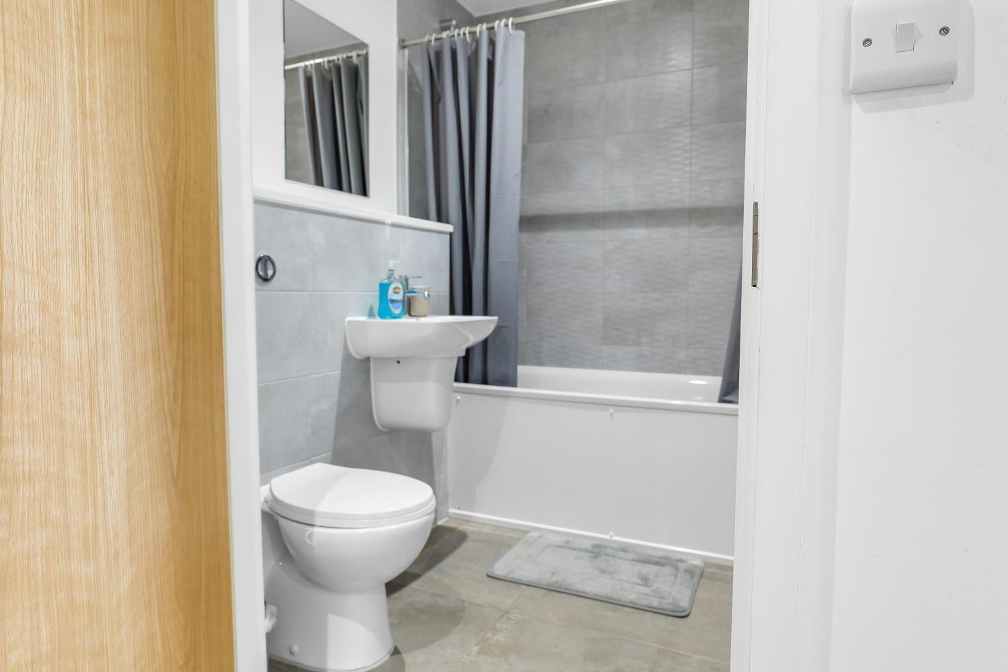 High Rise 2 Bedroom & 2 Bath Apartment With Parking, Balcony & Amazing View Manchester Ngoại thất bức ảnh