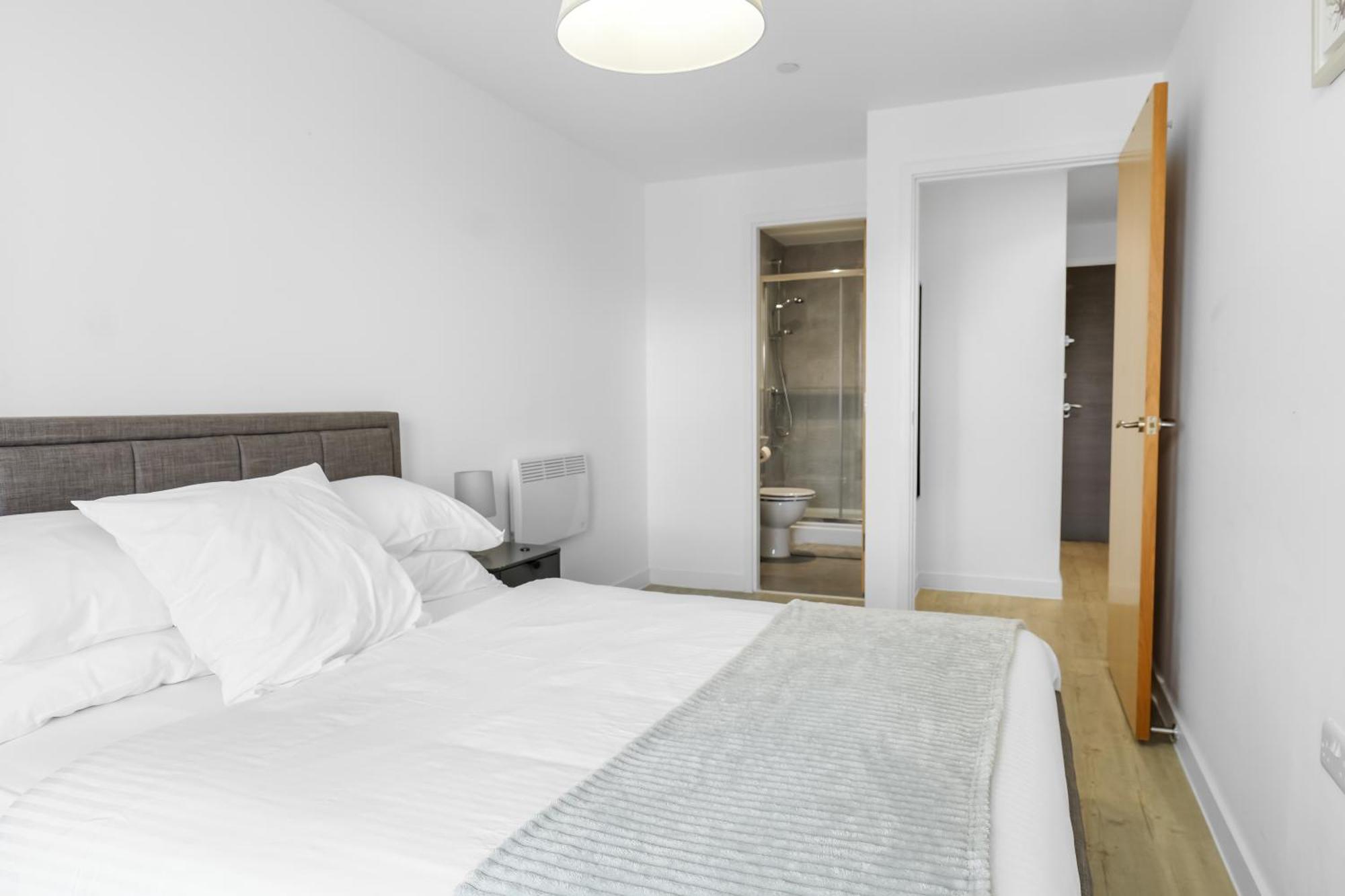 High Rise 2 Bedroom & 2 Bath Apartment With Parking, Balcony & Amazing View Manchester Ngoại thất bức ảnh